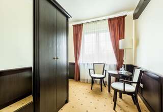 Отель Hotel Krzyski Тарнув Двухместный номер «Комфорт» с 2 отдельными кроватями-1